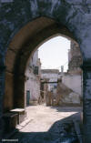 Ingresso all'Abbazia (danneggiato).