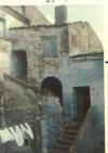 Case in piazza Urbano II (prima del terremoto).